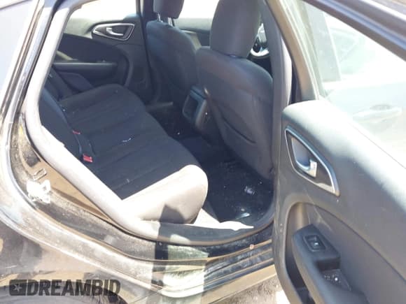 ✅ 2015 Chrysler 200 Limited • VIN: 1C3CCCAB8FN670305 • Lot: 42574164. Listed on IAAI with 224,319 mi. Free auction sales archive from the USA and detailed vehicle history report at DreamBid. Image 8.