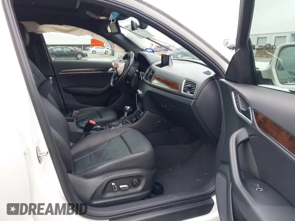 ✅ 2017 Audi Q3 Premium Plus • VIN: WA1JCCFS7HR002948 • Lot: 41564849. Listed on IAAI with 31,745 mi. Free auction sales archive from the USA and detailed vehicle history report at DreamBid. Image 5.