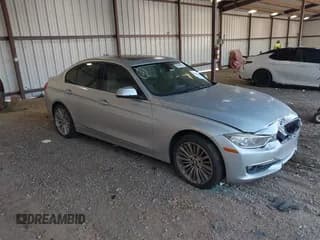 ✅ 2013 BMW 3 Series 335i • VIN: WBA3A9G51DNP38251 • Lot: 42673464. Wystawiony na IAAI z przebiegiem 161 399 mil. Bezpłatny archiwum sprzedaży aukcyjnych z USA i szczegółowy raport historii pojazdu na DreamBid. Zdjęcie 1.