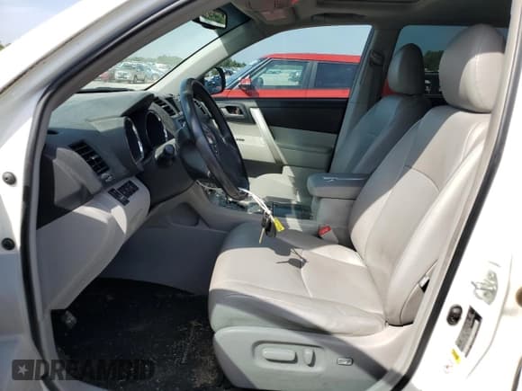 ✅ 2013 Toyota Highlander SE • VIN: 5TDZK3EH7DS129289 • Лот: 81908915. Опубликован ранее на Copart с пробегом 195 799 миль. Бесплатный доступ к архиву аукционных продаж из США и подробный отчёт об истории автомобиля на DreamBid. Изображение 7.