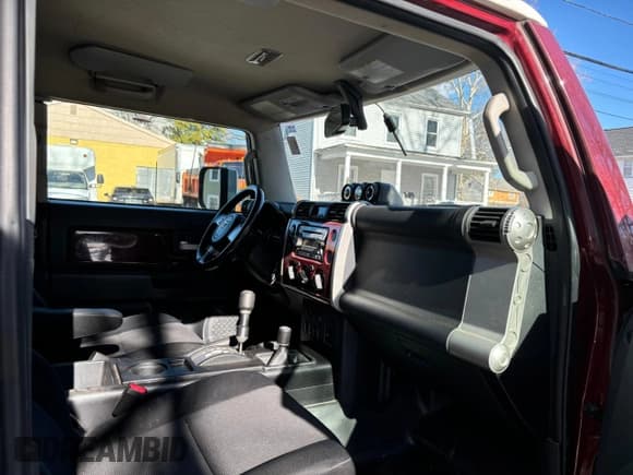 ✅ 2010 Toyota FJ Cruiser • VIN: JTEBU4BF9AK070975 • Лот: 45468845. Опубликован ранее на Copart с пробегом 181 427 миль. Бесплатный доступ к архиву аукционных продаж из США и подробный отчёт об истории автомобиля на DreamBid. Изображение 5.