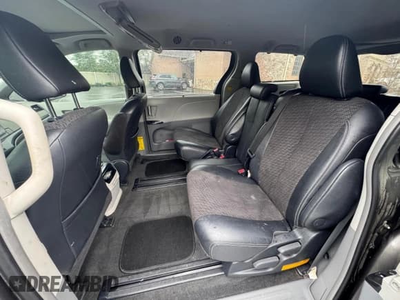 ✅ 2012 Toyota Sienna SE • VIN: 5TDXK3DC5CS181936 • Lot: 58632215. Listed on Copart with 115,295 mi. Free auction sales archive from the USA and detailed vehicle history report at DreamBid. Image 7.