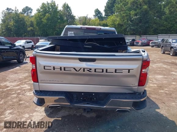 ✅ 2019 Chevrolet Silverado 1500 LT • VIN: 1GCUYDED2KZ108132 • Lot: 43271293. Wystawiony na IAAI z przebiegiem 90 381 mil. Bezpłatny archiwum sprzedaży aukcyjnych z USA i szczegółowy raport historii pojazdu na DreamBid. Zdjęcie 17.