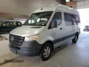 ✅ 2022 Mercedes-Benz Sprinter • VIN: W1Z4EFHY1NP511755 • Лот: 66149835. Опубликован ранее на Copart с пробегом 15 139 миль. Бесплатный доступ к архиву аукционных продаж из США и подробный отчёт об истории автомобиля на DreamBid. Изображение 1.