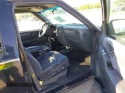 ✅ 2000 Chevrolet Blazer LT • VIN: 1GNDT13W5Y2244197 • Lot: 41440176. Wystawiony na IAAI z przebiegiem 133 797 mil. Bezpłatny archiwum sprzedaży aukcyjnych z USA i szczegółowy raport historii pojazdu na DreamBid. Zdjęcie 5.