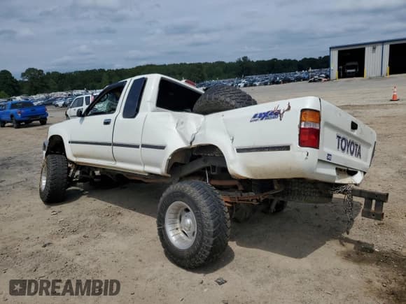 ✅ 1995 Toyota Pickup DLX • VIN: JT4VN13D8S5155400 • Лот: 67085665. Опубликован ранее на Copart с пробегом 239 009 миль. Бесплатный доступ к архиву аукционных продаж из США и подробный отчёт об истории автомобиля на DreamBid. Изображение 2.