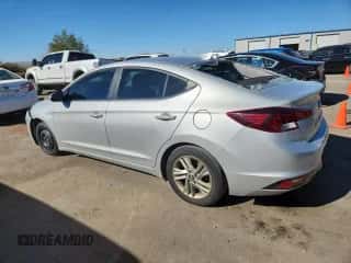 2019 Hyundai Elantra SEL z VIN 5NPD84LF2KH446870, wystawiony jako Copart lot #90880045 z przebiegiem 126 414 mil mil oraz Czysty tytuł • Clean title. Historia ofert i sprzedaży dostępna na DreamBid. Obrazek 2.