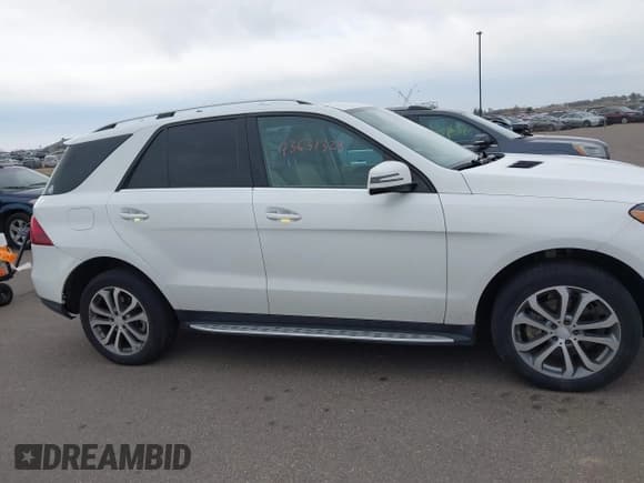 ✅ 2016 Mercedes-Benz GLE 350 • VIN: 4JGDA5HB4GA666926 • Lot: 43631328. Wystawiony na IAAI z przebiegiem 135 296 mil. Bezpłatny archiwum sprzedaży aukcyjnych z USA i szczegółowy raport historii pojazdu na DreamBid. Zdjęcie 13.