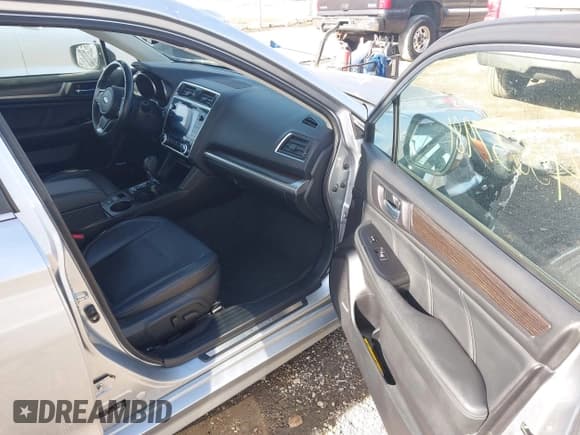 ✅ 2019 Subaru Legacy Limited • VIN: 4S3BNAJ67K3016300 • Lot: 43637981. Wystawiony na IAAI z przebiegiem 110 411 mil. Bezpłatny archiwum sprzedaży aukcyjnych z USA i szczegółowy raport historii pojazdu na DreamBid. Zdjęcie 5.
