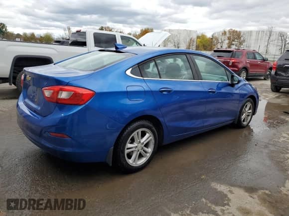 2017 Chevrolet Cruze LT z VIN 1G1BE5SMXH7135814, wystawiony jako Copart lot #86613335 z przebiegiem 75 133 mil mil oraz Szkoda całkowita • Salvage title. Historia ofert i sprzedaży dostępna na DreamBid. Obrazek 3.