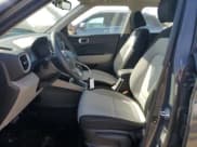 ✅ 2023 Hyundai Venue Limited • VIN: KMHRC8A38PU270730 • Lot: 83842955. Wystawiony na Copart z przebiegiem 8 864 mil. Bezpłatny archiwum sprzedaży aukcyjnych z USA i szczegółowy raport historii pojazdu na DreamBid. Zdjęcie 7.