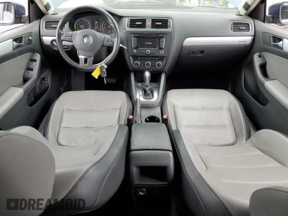 ✅ 2013 Volkswagen Jetta Hybrid SE • VIN: 3VW637AJ6DM229316 • Lot: 53700565. Listed on Copart with 140,156 mi. Free auction sales archive from the USA and detailed vehicle history report at DreamBid. Image 8.