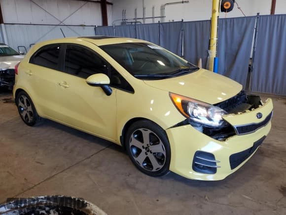 ✅ 2016 Kia Rio SX • VIN: KNADN5A31G6647066 • Lot: 50501045. Wystawiony na Copart z przebiegiem 73 992 mil. Bezpłatny archiwum sprzedaży aukcyjnych z USA i szczegółowy raport historii pojazdu na DreamBid. Zdjęcie 4.