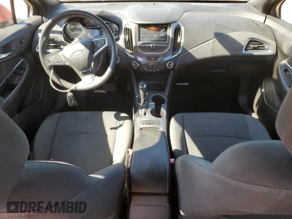 2017 Chevrolet Cruze LT z VIN 1G1BE5SM6H7233500, wystawiony jako Copart lot #89615415 z przebiegiem 92 228 mil mil oraz Szkoda całkowita • Salvage title. Historia ofert i sprzedaży dostępna na DreamBid. Obrazek 8.