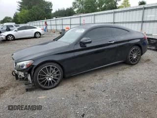 ✅ 2019 Mercedes-Benz C 300 • VIN: WDDWJ8DB9KF779597 • Lot: 62005655. Wystawiony na Copart z przebiegiem 64 185 mil. Bezpłatny archiwum sprzedaży aukcyjnych z USA i szczegółowy raport historii pojazdu na DreamBid. Zdjęcie 1.