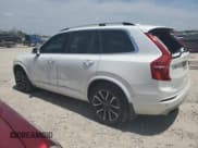 ✅ 2017 Volvo XC90 Momentum • VIN: YV4A22PK5H1186896 • Lot: 65469155. Wystawiony na Copart z przebiegiem 208 634 mil. Bezpłatny archiwum sprzedaży aukcyjnych z USA i szczegółowy raport historii pojazdu na DreamBid. Zdjęcie 2.