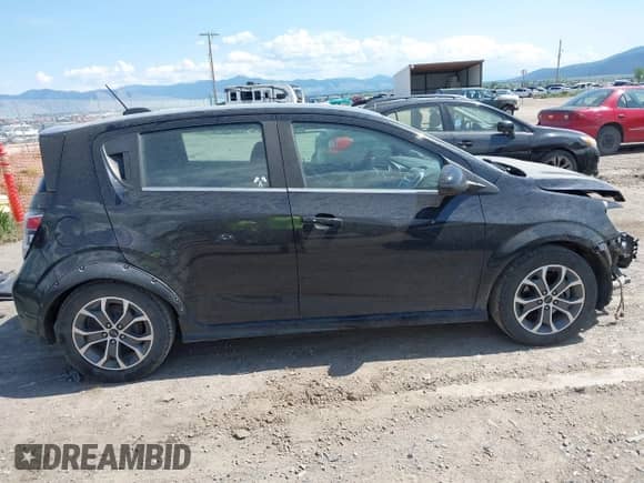 2020 Chevrolet Sonic LT с VIN 1G1JD6SB9L4104387, выставлен на аукционе IAAI как лот 42356127 с пробегом 125 111 миль миль и . История ставок и продаж доступна на DreamBid. Изображение 14.