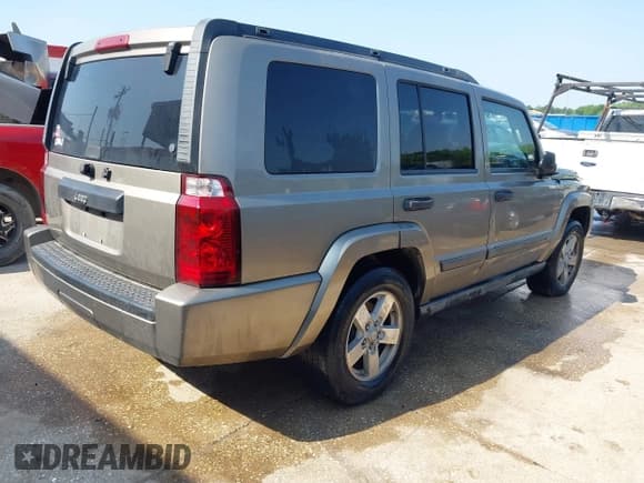✅ 2006 Jeep Commander • VIN: 1J8HH48K36C232424 • Lot: 41950150. Listed on IAAI with 358,947 mi. Free auction sales archive from the USA and detailed vehicle history report at DreamBid. Image 4.