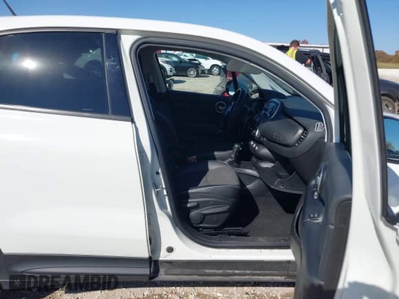 ✅ 2016 FIAT 500X Trekking • VIN: ZFBCFXCT0GP332819 • Lot: 43575827. Listed on IAAI with 110,079 mi. Free auction sales archive from the USA and detailed vehicle history report at DreamBid. Image 5.