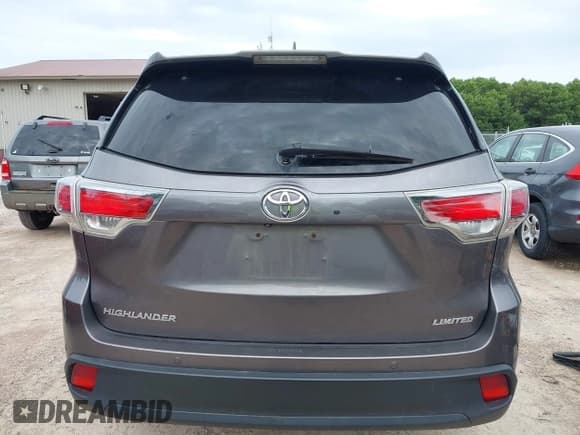 ✅ 2014 Toyota Highlander Limited • VIN: 5TDYKRFH2ES019717 • Лот: 42628659. Опубликован ранее на IAAI с пробегом 210 771 миль. Бесплатный доступ к архиву аукционных продаж из США и подробный отчёт об истории автомобиля на DreamBid. Изображение 17.