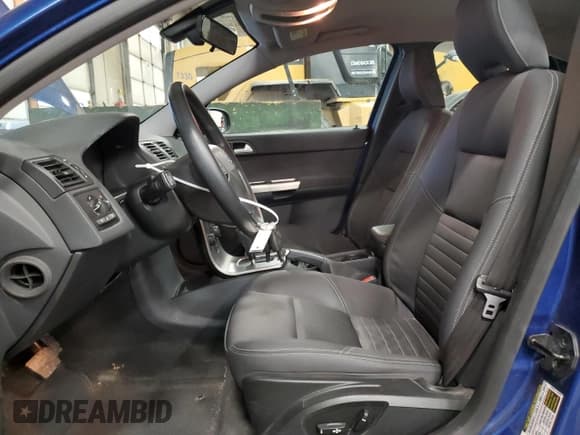 ✅ 2007 Volvo S40 2.5L Turbo • VIN: YV1MH682272310985 • Lot: 51466825. Wystawiony na Copart z przebiegiem 125 566 mil. Bezpłatny archiwum sprzedaży aukcyjnych z USA i szczegółowy raport historii pojazdu na DreamBid. Zdjęcie 7.