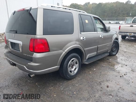 ✅ 2003 Lincoln Navigator Ultimate • VIN: 5LMFU27R63LJ14398 • Lot: 43574631. Wystawiony na IAAI z przebiegiem Nie podano. Bezpłatny archiwum sprzedaży aukcyjnych z USA i szczegółowy raport historii pojazdu na DreamBid. Zdjęcie 4.