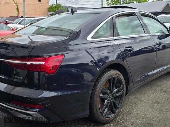 ✅ 2024 Audi A6 Premium Plus • VIN: WAUL2BF27RN062505 • Лот: 60145105. Опубликован ранее на Copart с пробегом 4 222 миль. Бесплатный доступ к архиву аукционных продаж из США и подробный отчёт об истории автомобиля на DreamBid. Изображение 4.