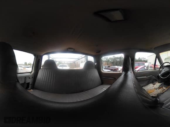 ✅ 1997 Ford F-250 • VIN: 1FTHW25F9VEA04505 • Lot: 41396056. Wystawiony na IAAI z przebiegiem 287 294 mil. Bezpłatny archiwum sprzedaży aukcyjnych z USA i szczegółowy raport historii pojazdu na DreamBid. Zdjęcie 19.