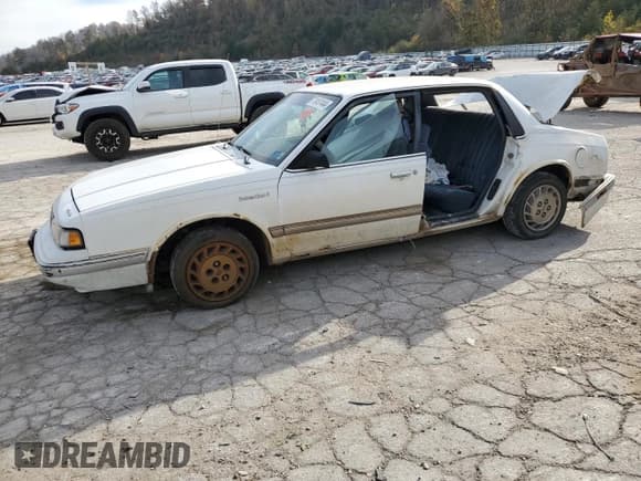 ✅ 1993 Oldsmobile Cutlass Ciera S • VIN: 1G3AG54N7P6380707 • Lot: 78497444. Wystawiony na Copart z przebiegiem 117 046 mil. Bezpłatny archiwum sprzedaży aukcyjnych z USA i szczegółowy raport historii pojazdu na DreamBid. Zdjęcie 1.