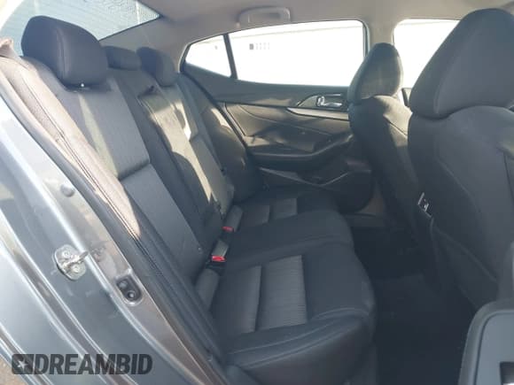 ✅ 2017 Nissan Maxima SL • VIN: 1N4AA6AP5HC427254 • Lot: 43343423. Listed on IAAI with 88,167 mi. Free auction sales archive from the USA and detailed vehicle history report at DreamBid. Image 8.