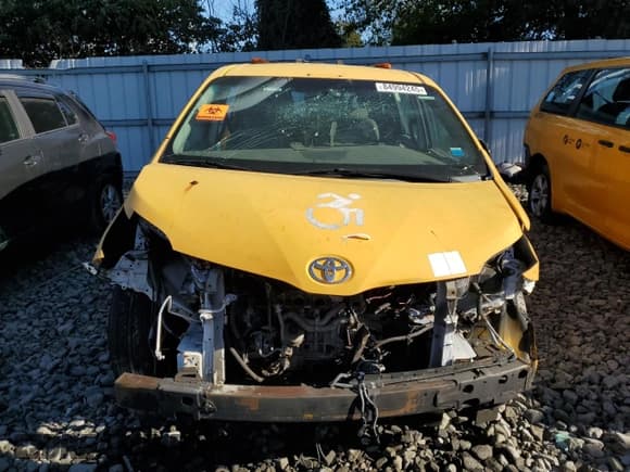 ✅ 2016 Toyota Sienna L • VIN: 5TDZK3DC6GS703729 • Lot: 84994245. Listed on Copart with Not provided. Free auction sales archive from the USA and detailed vehicle history report at DreamBid. Image 5.