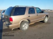 ✅ 2004 Chevrolet Blazer LS • VIN: 1GNDT13X74K143228 • Lot: 41761295. Wystawiony na IAAI z przebiegiem 149 003 mil. Bezpłatny archiwum sprzedaży aukcyjnych z USA i szczegółowy raport historii pojazdu na DreamBid. Zdjęcie 4.