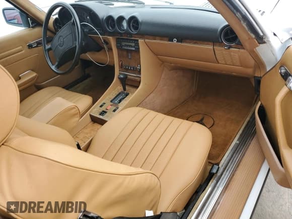 ✅ 1986 Mercedes-Benz 560 SL • VIN: WDBBA48D8GA045467 • Лот: 62560485. Опубликован ранее на Copart с пробегом 64 819 миль. Бесплатный доступ к архиву аукционных продаж из США и подробный отчёт об истории автомобиля на DreamBid. Изображение 8.