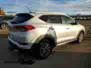 2016 Hyundai Tucson SE z VIN KM8J3CA44GU189507, wystawiony jako Copart lot #82620485 z przebiegiem 191 504 mil mil oraz Czysty tytuł • Clean title. Historia ofert i sprzedaży dostępna na DreamBid. Obrazek 3.