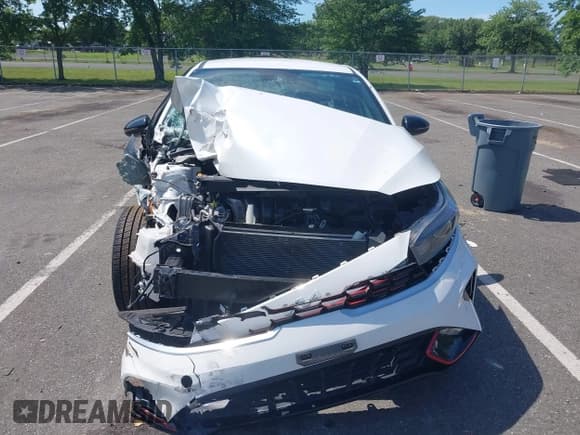 ✅ 2023 Kia Forte GT-Line • VIN: 3KPF54AD9PE575980 • Lot: 42728369. Wystawiony na IAAI z przebiegiem 28 294 mil. Bezpłatny archiwum sprzedaży aukcyjnych z USA i szczegółowy raport historii pojazdu na DreamBid. Zdjęcie 13.