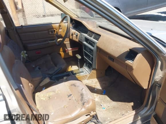 ✅ 1986 Nissan Maxima • VIN: JN1HU11S5GT145169 • Лот: 42472765. Опубликован ранее на IAAI с пробегом 173 183 миль. Бесплатный доступ к архиву аукционных продаж из США и подробный отчёт об истории автомобиля на DreamBid. Изображение 5.