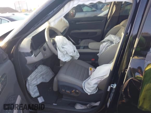 ✅ 2024 Kia EV9 Land • VIN: KNDADFS51R6038352 • Lot: 43322233. Wystawiony na IAAI z przebiegiem 7 659 mil. Bezpłatny archiwum sprzedaży aukcyjnych z USA i szczegółowy raport historii pojazdu na DreamBid. Zdjęcie 5.