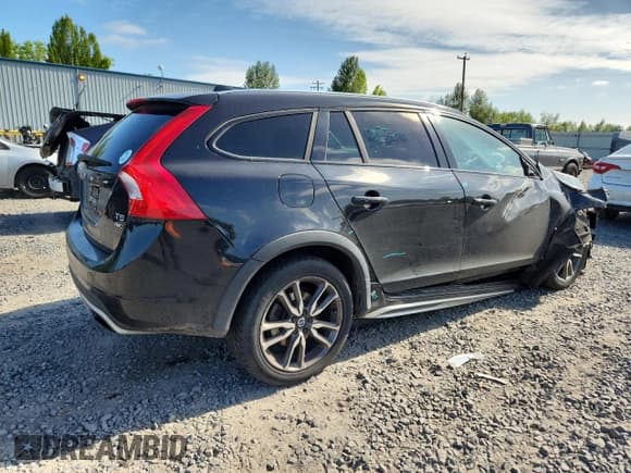 ✅ 2018 Volvo V60 • VIN: YV440MWK5J2057170 • Lot: 58806685. Listed on Copart with 60,104 mi. Free auction sales archive from the USA and detailed vehicle history report at DreamBid. Image 3.