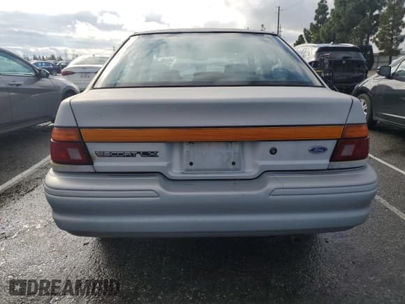 ✅ 1993 Ford Escort • VIN: 1FAPP14J4PW127964 • Lot: 92805235. Wystawiony na Copart z przebiegiem 82 099 mil. Bezpłatny archiwum sprzedaży aukcyjnych z USA i szczegółowy raport historii pojazdu na DreamBid. Zdjęcie 6.