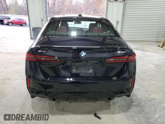 ✅ 2024 BMW 5 Series 540i xDrive • VIN: WBA63FJ01RCR16889 • Лот: 92589135. Опубликован ранее на Copart с пробегом 28 346 миль. Бесплатный доступ к архиву аукционных продаж из США и подробный отчёт об истории автомобиля на DreamBid. Изображение 6.