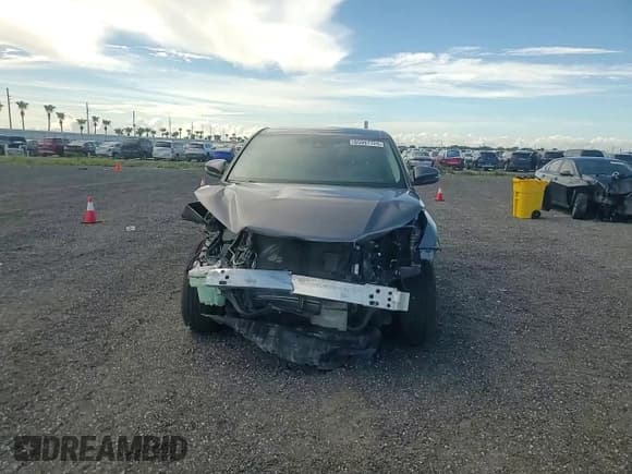 ✅ 2019 Toyota Highlander LE • VIN: 5TDZARFH2KS052414 • Lot: 85097725. Wystawiony na Copart z przebiegiem 104 779 mil. Bezpłatny archiwum sprzedaży aukcyjnych z USA i szczegółowy raport historii pojazdu na DreamBid. Zdjęcie 14.