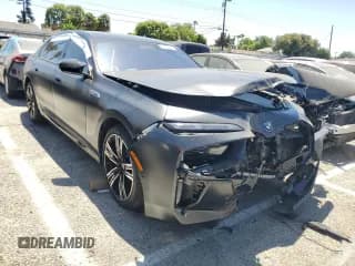 ✅ 2024 BMW i7 M70 • VIN: WBY83EH05RCP88571 • Lot: 67134844. Wystawiony na Copart z przebiegiem 8 118 mil. Bezpłatny archiwum sprzedaży aukcyjnych z USA i szczegółowy raport historii pojazdu na DreamBid. Zdjęcie 4.