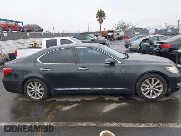 ✅ 2010 Lexus LS 460 • VIN: JTHCL5EF2A5007842 • Лот: 41762378. Опубликован ранее на IAAI с пробегом 102 284 миль. Бесплатный доступ к архиву аукционных продаж из США и подробный отчёт об истории автомобиля на DreamBid. Изображение 13.
