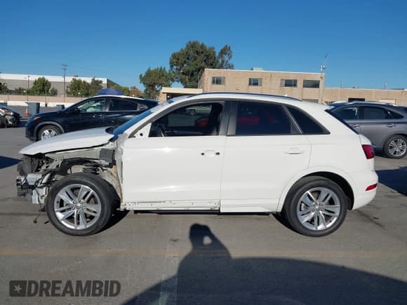 ✅ 2018 Audi Q3 Premium • VIN: WA1BCCFS1JR025281 • Лот: 43562933. Опубликован ранее на IAAI с пробегом 106 138 миль. Бесплатный доступ к архиву аукционных продаж из США и подробный отчёт об истории автомобиля на DreamBid. Изображение 15.