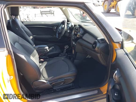 2014 MINI Hardtop with VIN WMWXM5C53ET934034, listed as a IAAI auction lot 42375051 with 73,046 mi miles and . Bid and sale history available at DreamBid. Image 5.