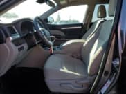 ✅ 2017 Toyota Highlander Hybrid LE • VIN: 5TDBGRFH0HS035183 • Лот: 48518165. Опубликован ранее на Copart с пробегом 74 455 миль. Бесплатный доступ к архиву аукционных продаж из США и подробный отчёт об истории автомобиля на DreamBid. Изображение 7.