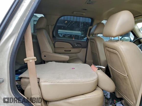 ✅ 2011 Chevrolet Tahoe LTZ • VIN: 1GNSCCE06BR353553 • Lot: 93994315. Wystawiony na Copart z przebiegiem 284 688 mil. Bezpłatny archiwum sprzedaży aukcyjnych z USA i szczegółowy raport historii pojazdu na DreamBid. Zdjęcie 10.