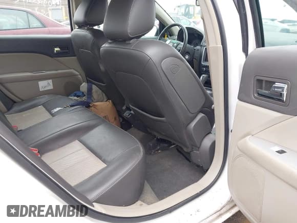 ✅ 2010 Mercury Milan Hybrid • VIN: 3MEDM0L37AR654943 • Lot: 41694250. Listed on IAAI with 195,066 mi. Free auction sales archive from the USA and detailed vehicle history report at DreamBid. Image 8.
