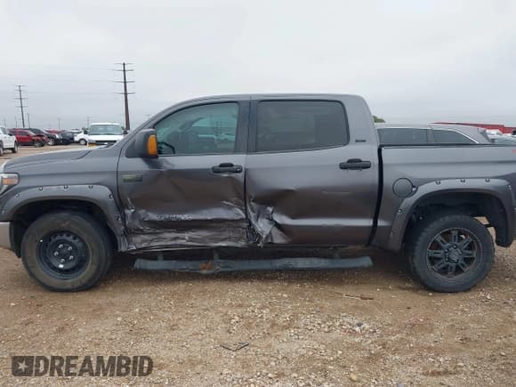 ✅ 2016 Toyota Tundra SR5 • VIN: 5TFDW5F10GX563161 • Lot: 43383511. Wystawiony na IAAI z przebiegiem 159 551 mil. Bezpłatny archiwum sprzedaży aukcyjnych z USA i szczegółowy raport historii pojazdu na DreamBid. Zdjęcie 15.