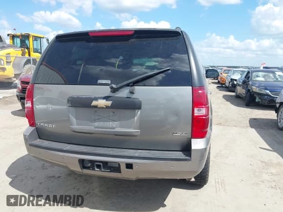 ✅ 2007 Chevrolet Tahoe LTZ • VIN: 1GNFC13097R308235 • Lot: 42516975. Listed on IAAI with 212,988 mi. Free auction sales archive from the USA and detailed vehicle history report at DreamBid. Image 16.